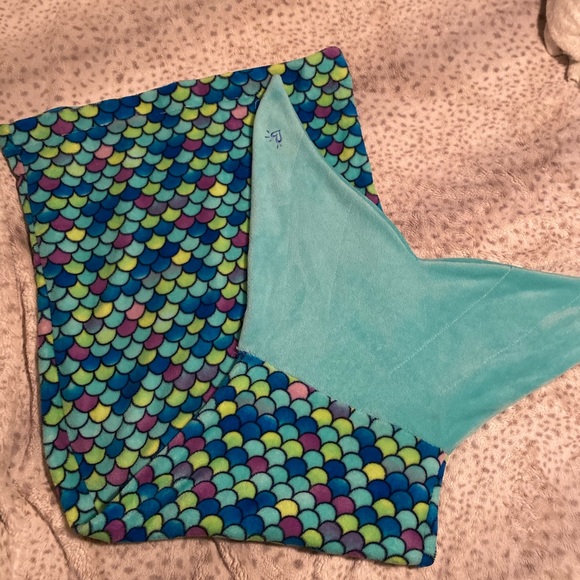Mermaid Tail Blanket - Picture 1 of 4